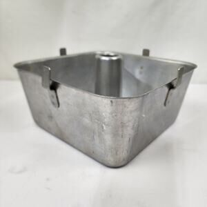 Vintage Wear Ever Square Angel Food Cake Pan 9 x 9 x 4 Aluminum 2 Piece 2740 USA